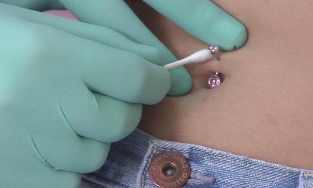 Using lavender oil to Clean belly button piercing