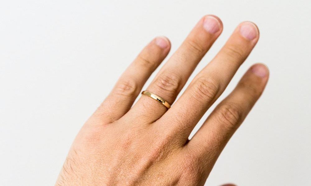 how to keep rings from turning your finger green