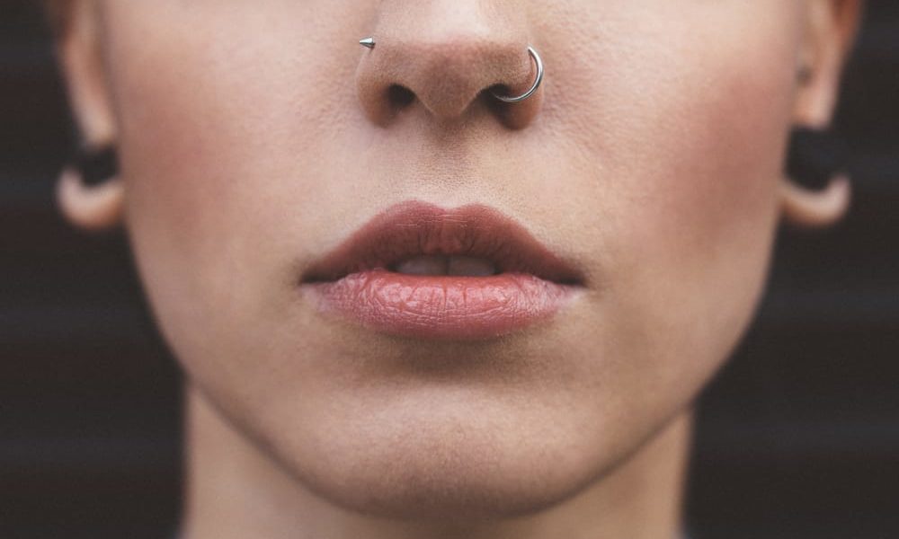 how to put in a nose ring