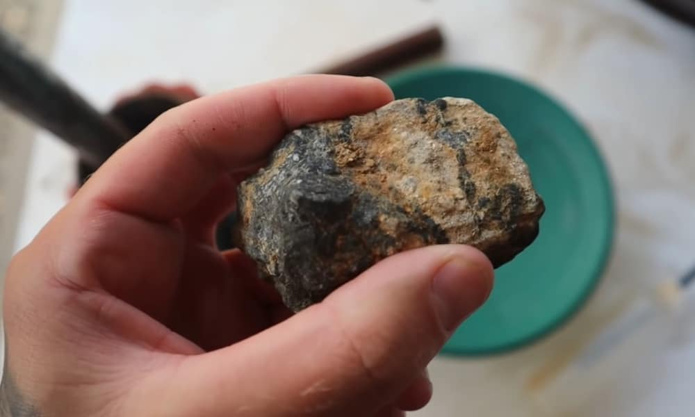 6 Easy Steps to Extract Gold from Rock