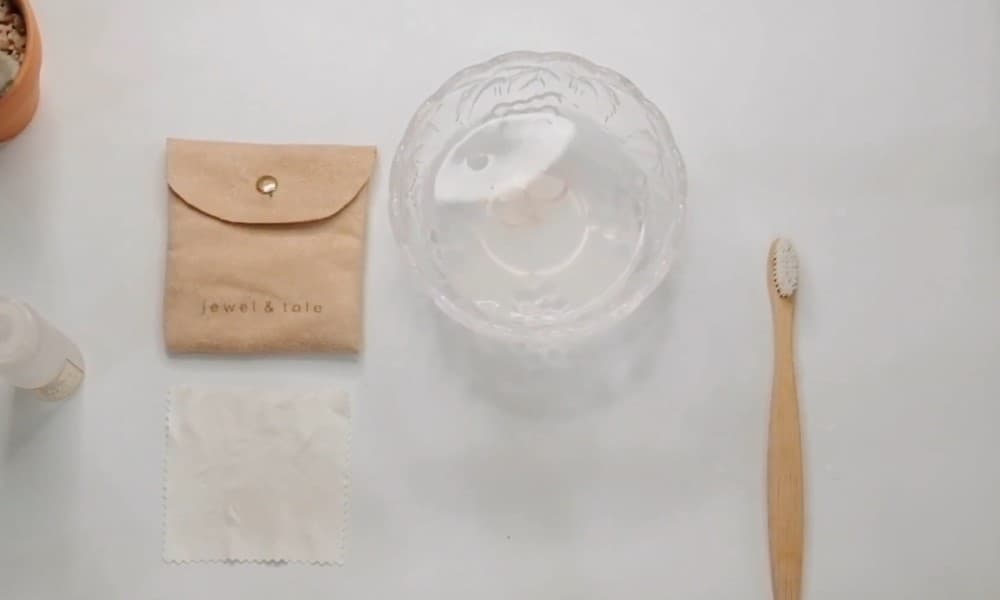 Cleaning Gold Plated Jewelry Using Dish Soap