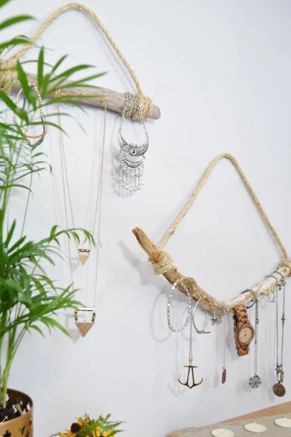 DIY Driftwood Necklace Holder – DIY Huntress
