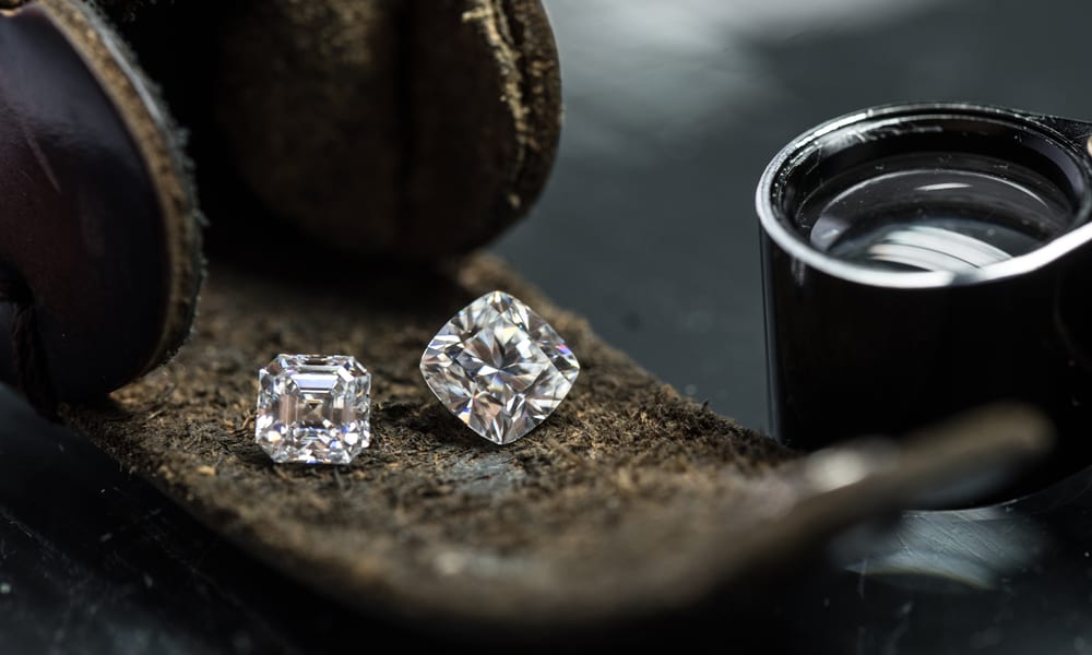 Simulated Diamond vs. Real Diamond What's the Difference