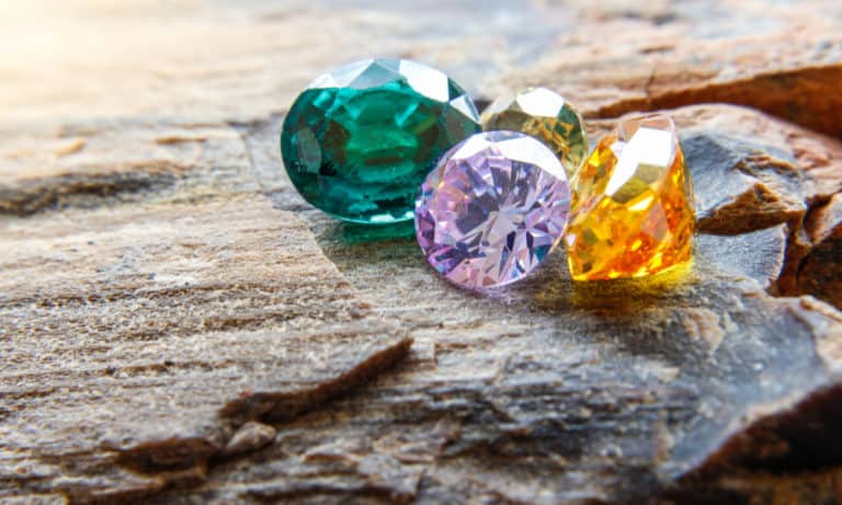 7 Tips to Identify Gemstones In the Rough