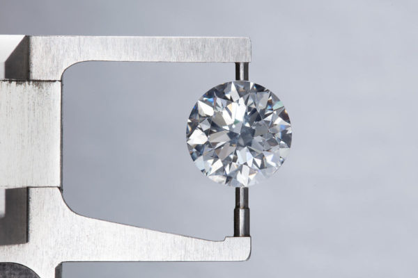 8 Easy Steps to Cut A Diamond