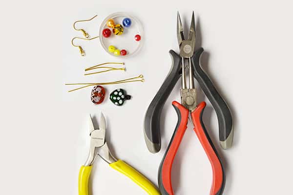 Beebeecraft Beginners Project – 2 Steps to Make Christmas theme Dangle Earrings