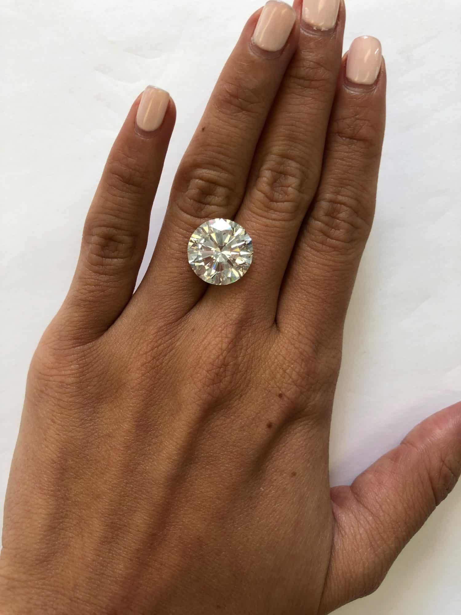 How Clarity Impacts the Price of a 9 Carat Diamond
