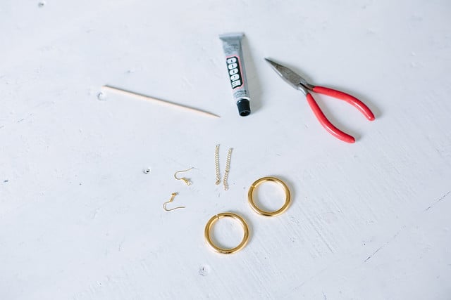 Quick DIY Circle Drop Earrings – Collective Gen