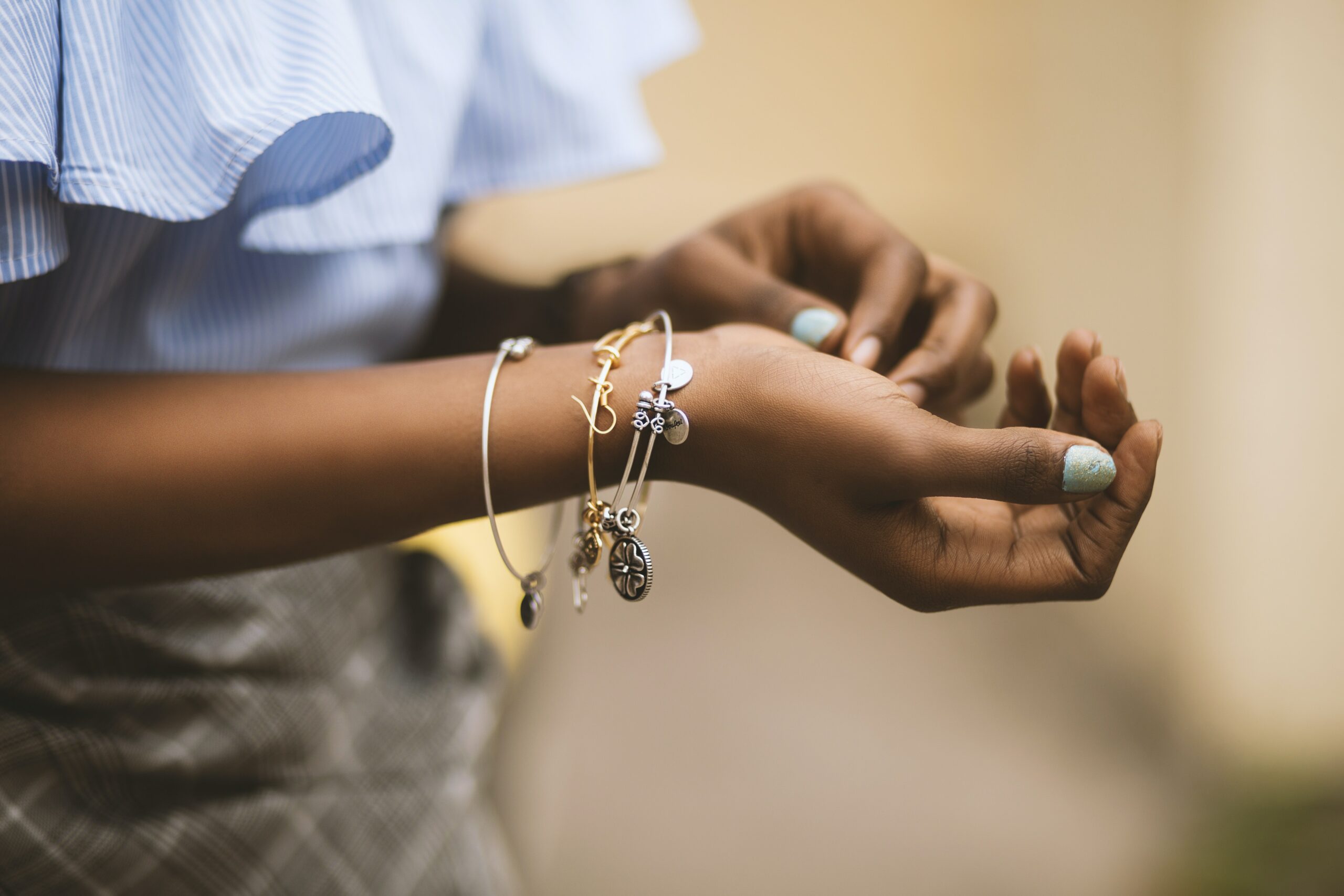 The Best and Cheapest Jewelry for Students: What to Look For?
